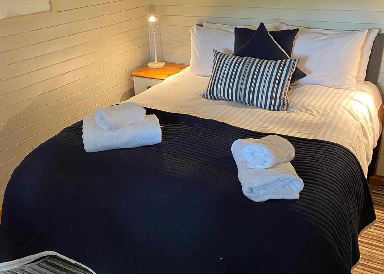 Ivyleaf Combe Lodges Stratton  외부 사진