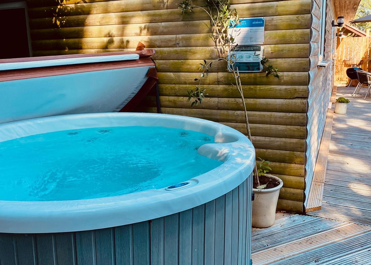 Ivyleaf Combe Lodges Stratton  외부 사진