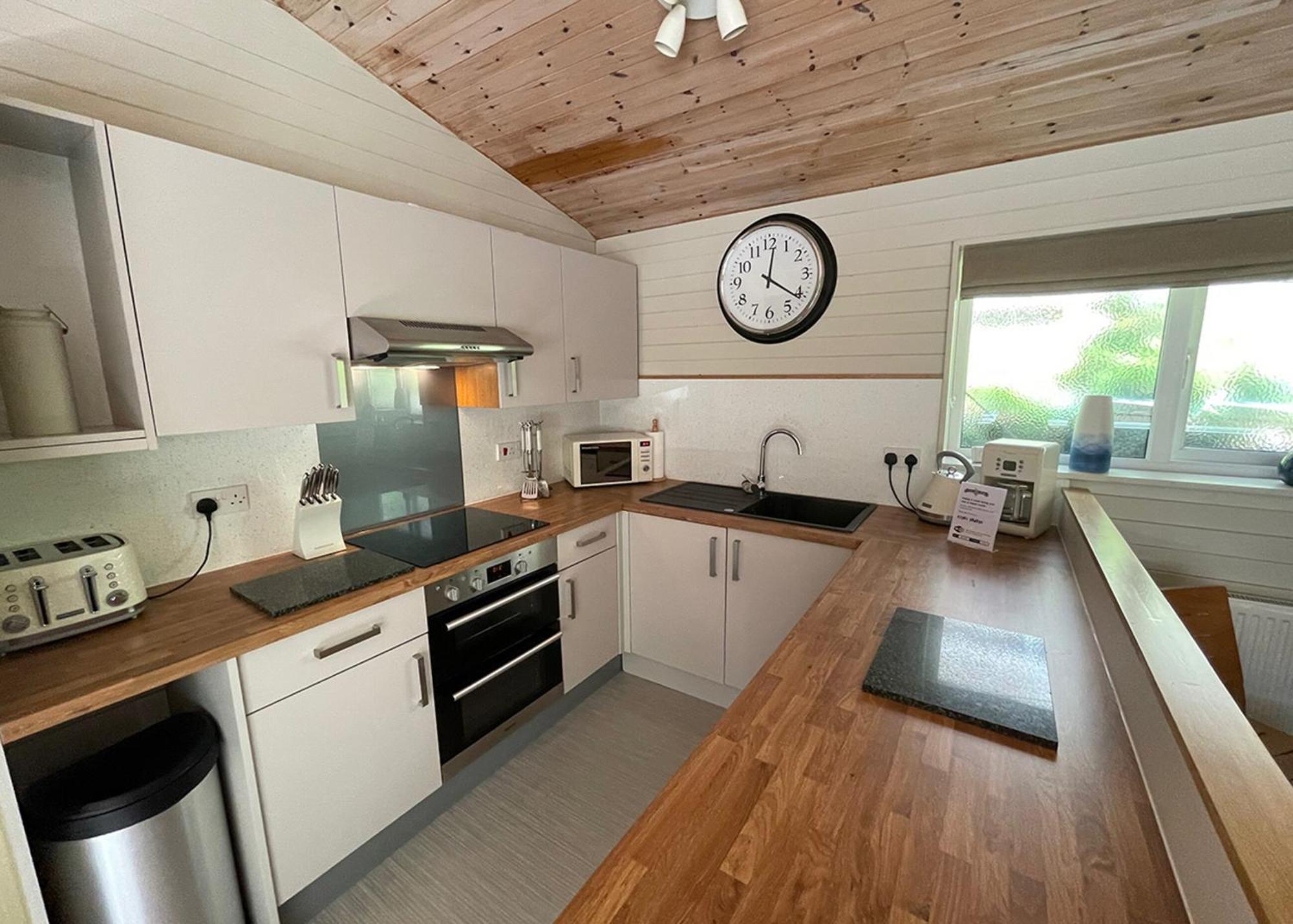 Ivyleaf Combe Lodges Stratton  외부 사진