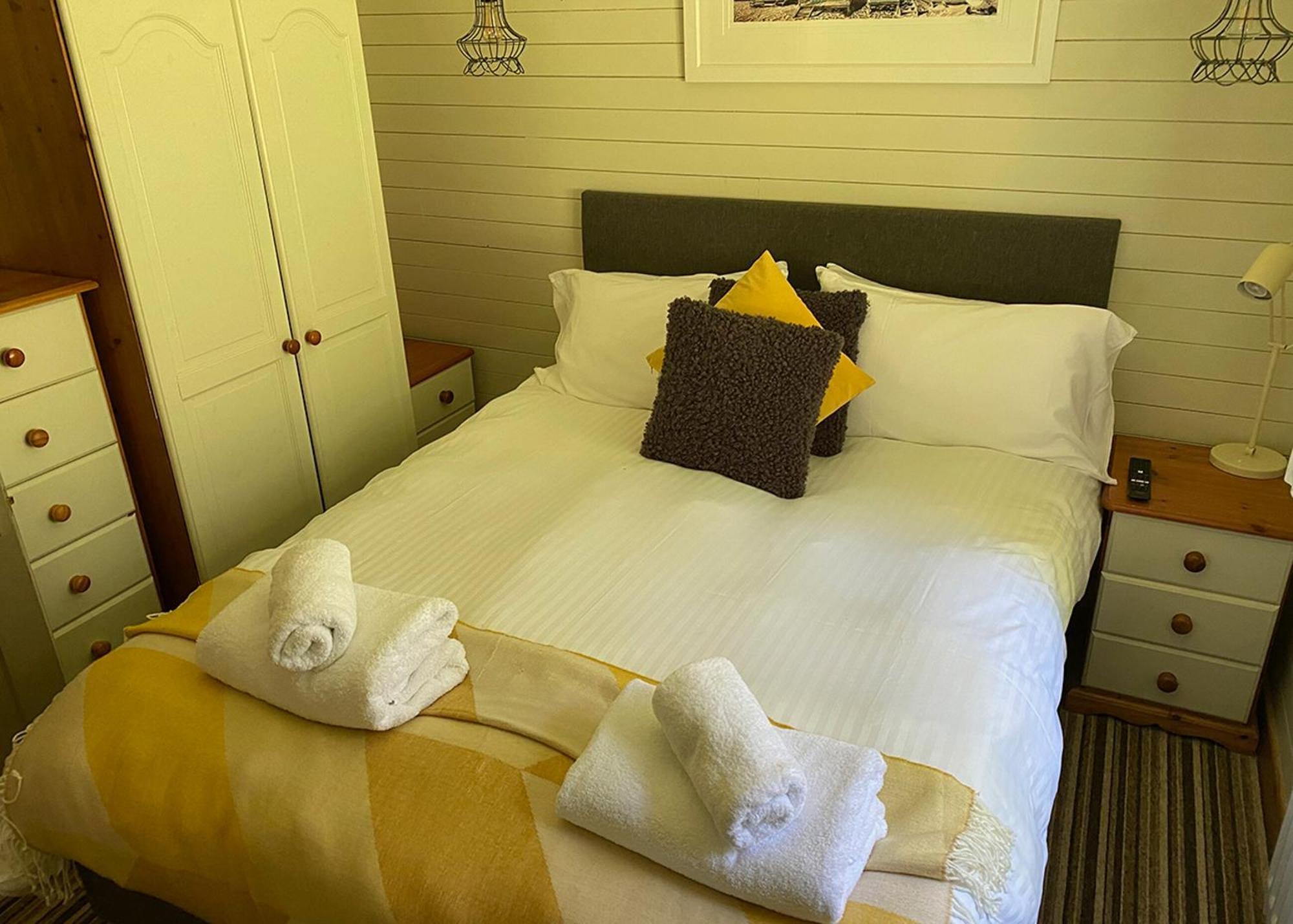 Ivyleaf Combe Lodges Stratton  객실 사진